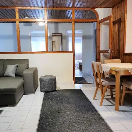 Hébergement de vacances In 19387 *