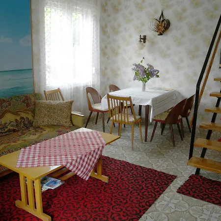 Hébergement de vacances In 19387 *